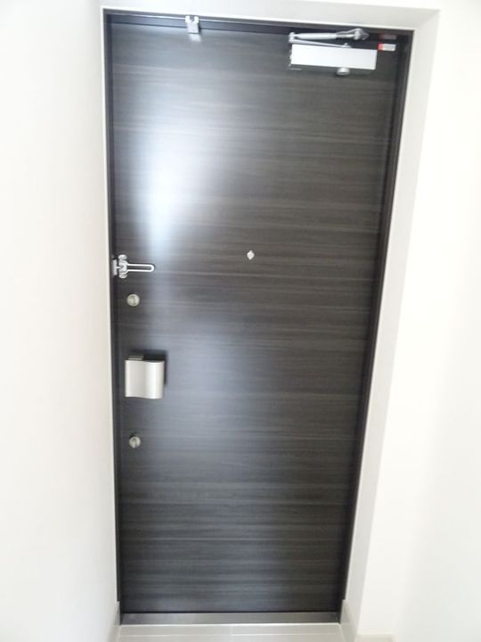 S RESIDENCE三田慶大前の玄関