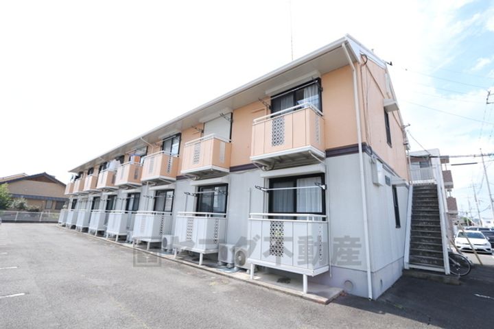 シャトルハイツの外観