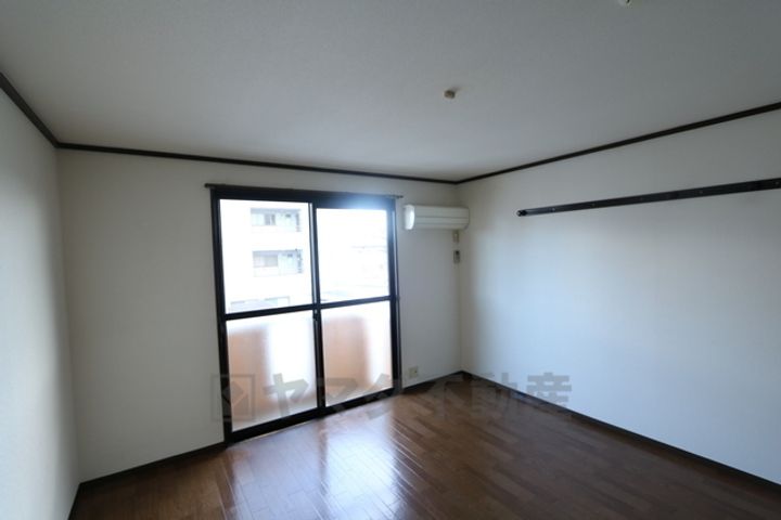 シャトルハイツの居間