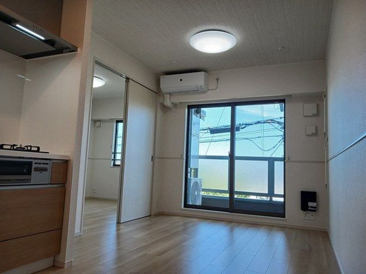 大阪府吹田市上山手町(アパート)の賃貸物件の居間