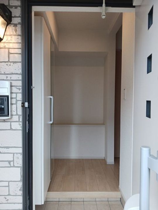 アグレアブル Bの玄関