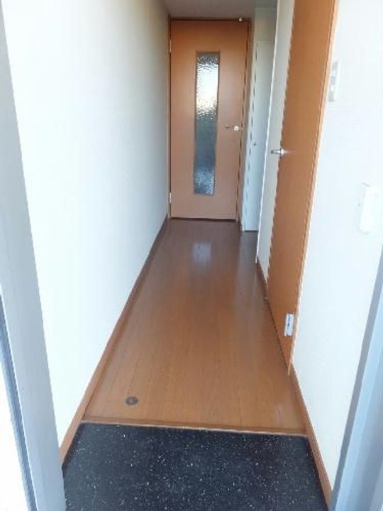 レオパレスデイジー上並榎の玄関