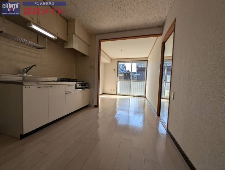 プレジール高茶屋の居間