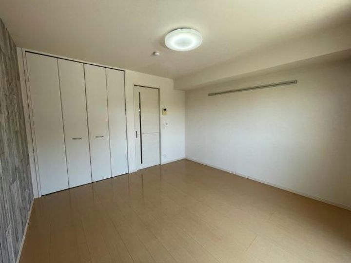 静岡県駿東郡長泉町下土狩(アパート)の賃貸物件の居間