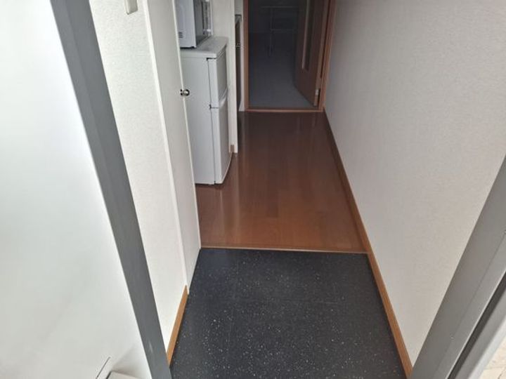 レオパレスアイランドパレスの玄関