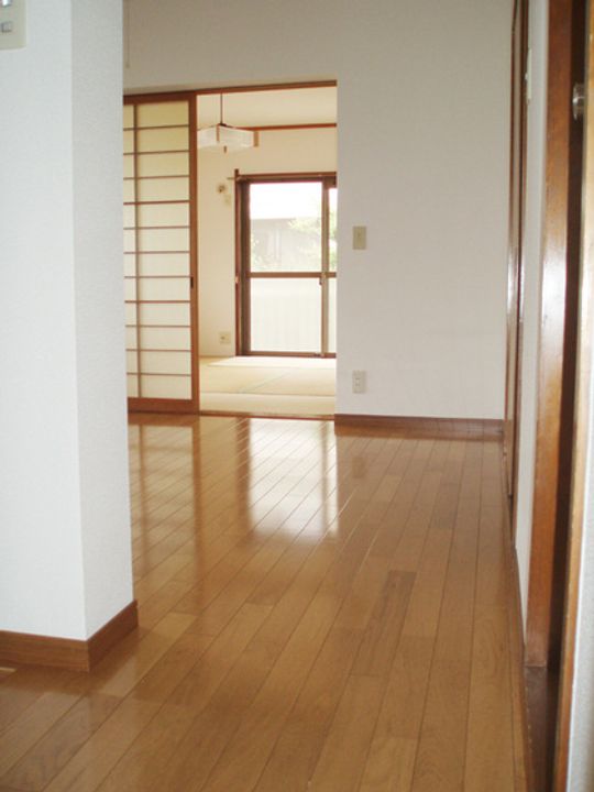 ドミール宮の前の居間