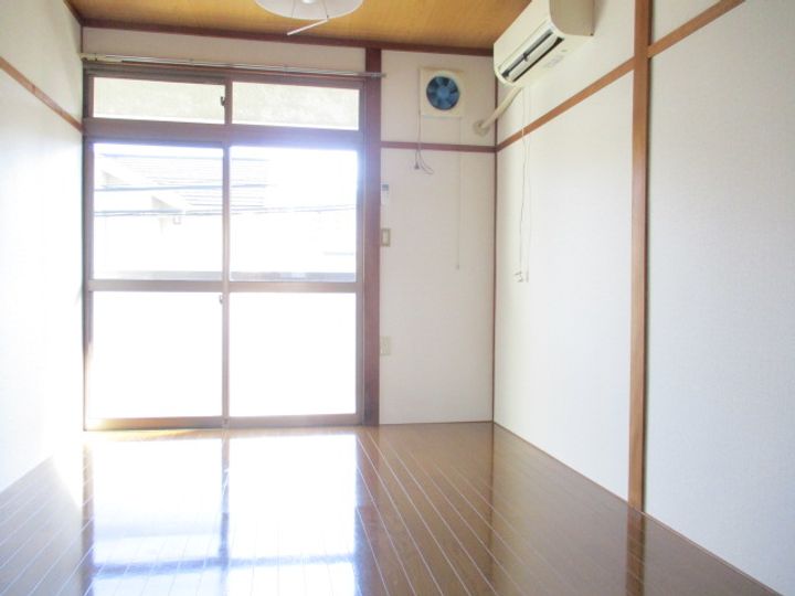 サンコーポエンドーの居間