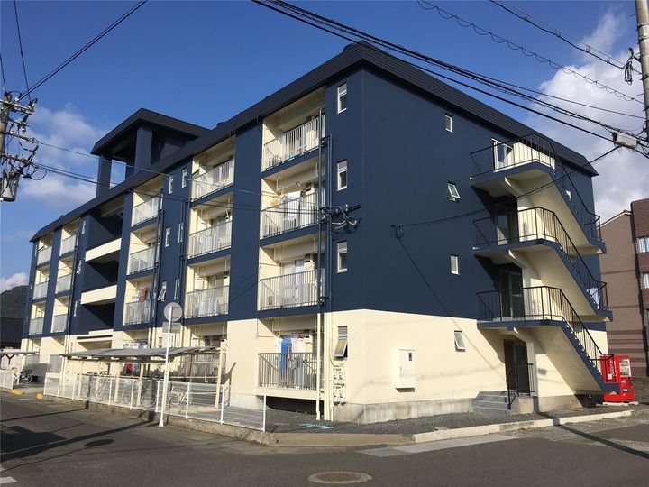 駅前マンションの外観