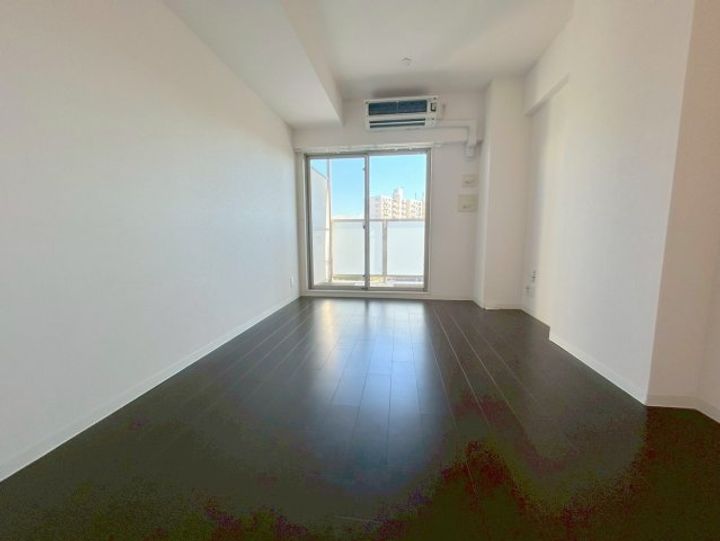 Pエンシンビルの居間