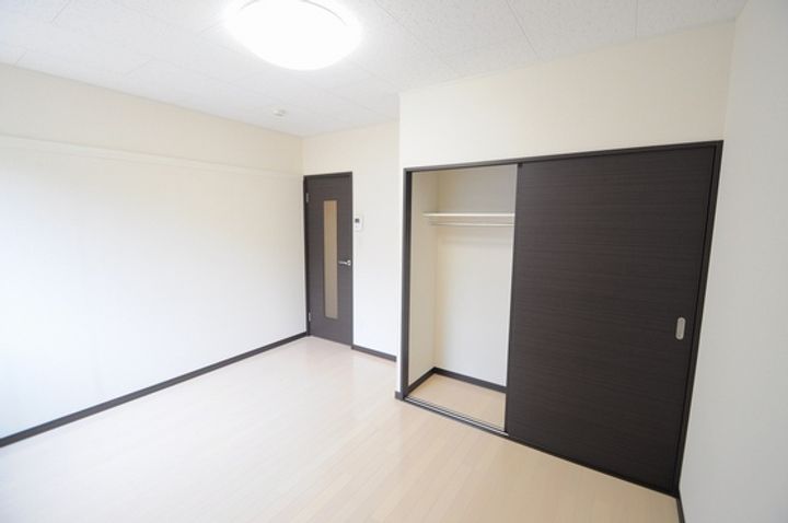 レオネクストルピナス高柳東町2の居間