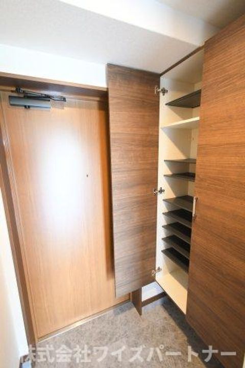 福岡県北九州市八幡西区陣山2(マンション)の賃貸物件の玄関