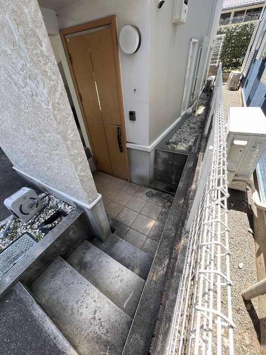 東京都世田谷区成城8(一戸建)の賃貸物件の玄関