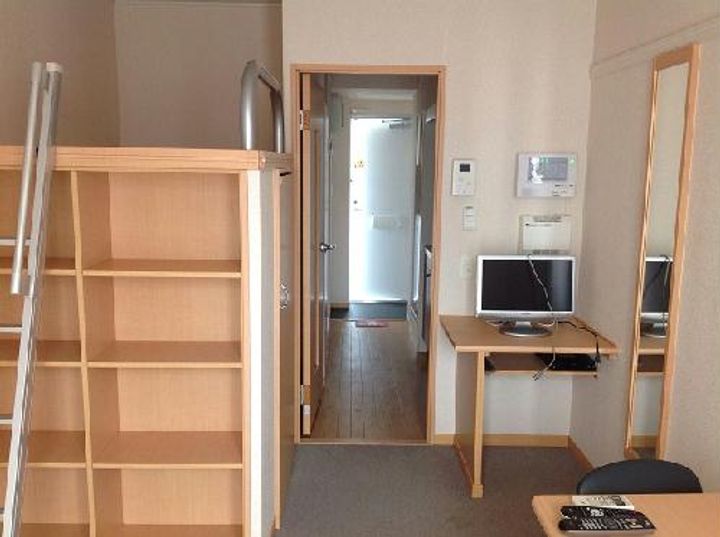 レオパレスクイーンハイツ小山の玄関