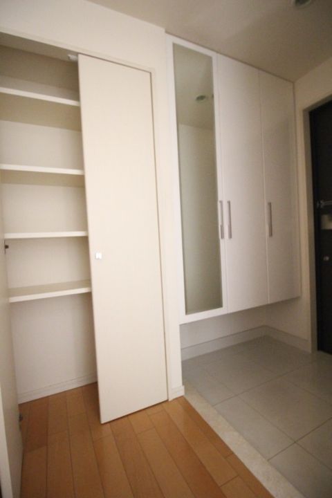 ウェルリバービュー天神の玄関