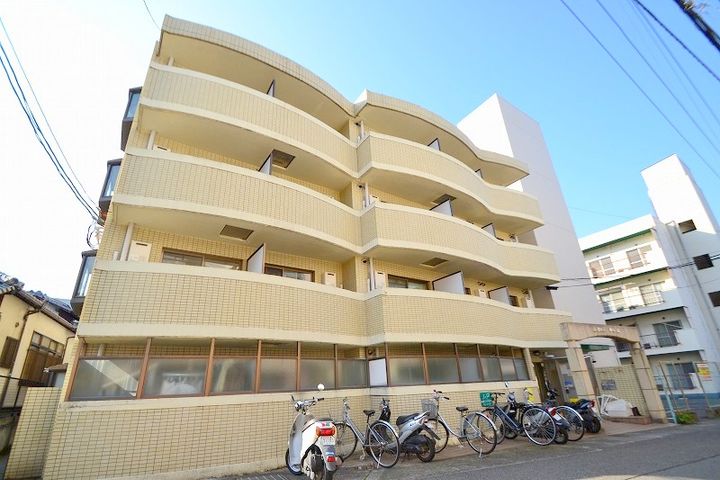 山根ビル柳ヶ丘の外観