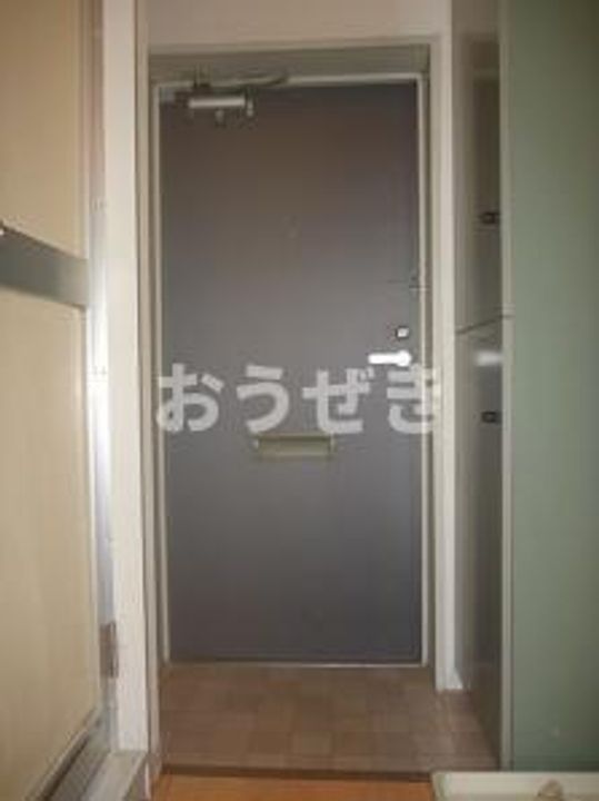 ダイホープラザ生麦の玄関