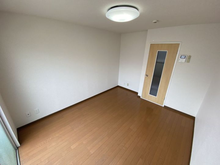 めまさビルの居間