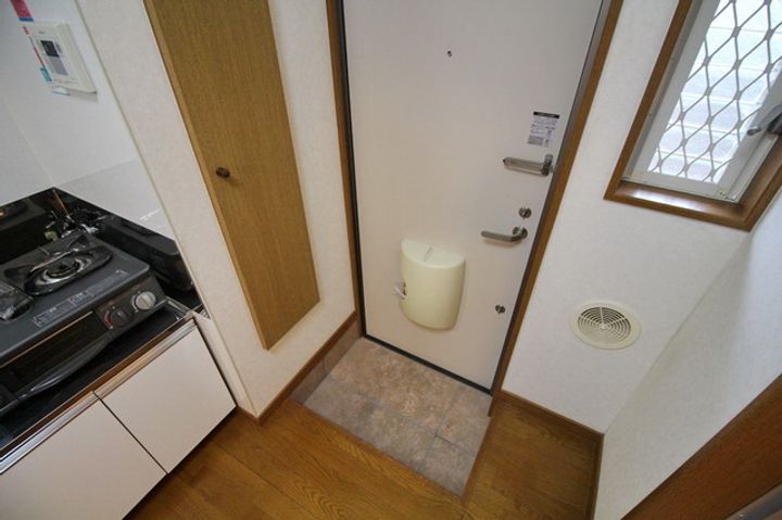 クレセントハイツの玄関