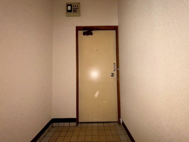 神奈川県小田原市栄町2(アパート)の賃貸物件の玄関