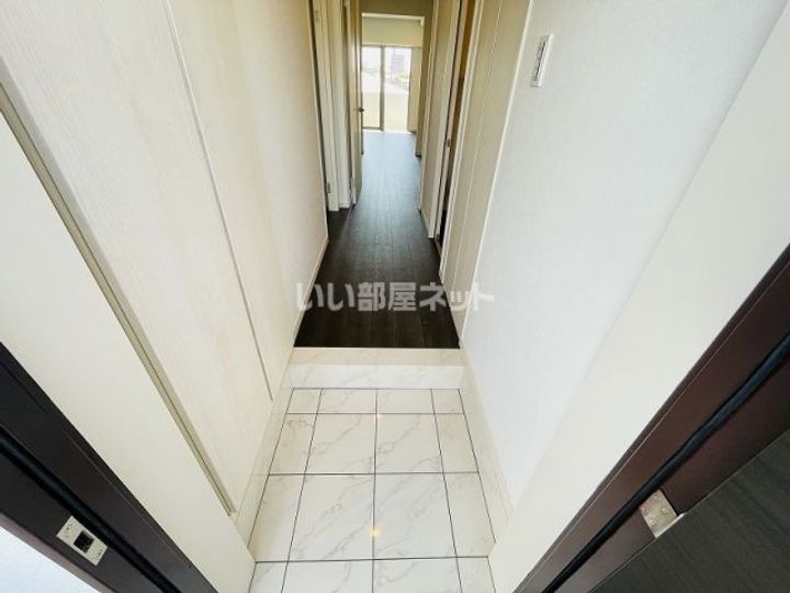 C.peace 1948の玄関