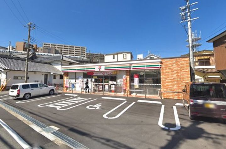 スプランディッドVIIIの周辺