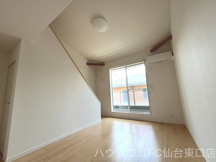 ブランニューI番館の居間