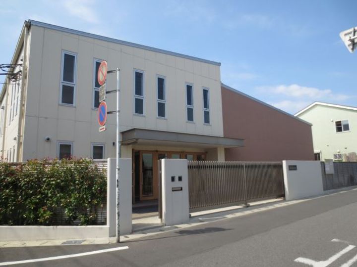 メゾンシャルモン弐番館の周辺