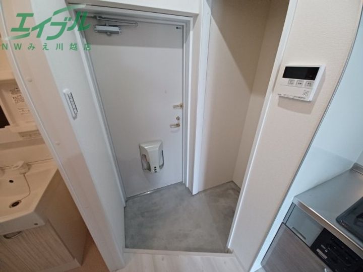 メゾンモンマルトル江場の玄関