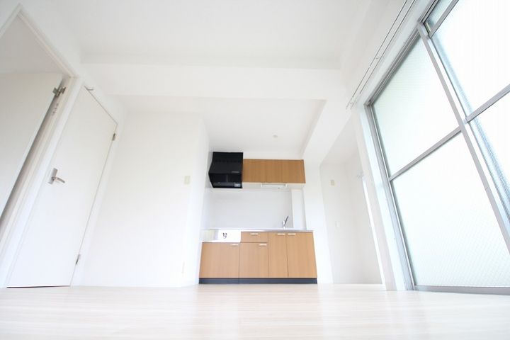 日焼ビルの内装