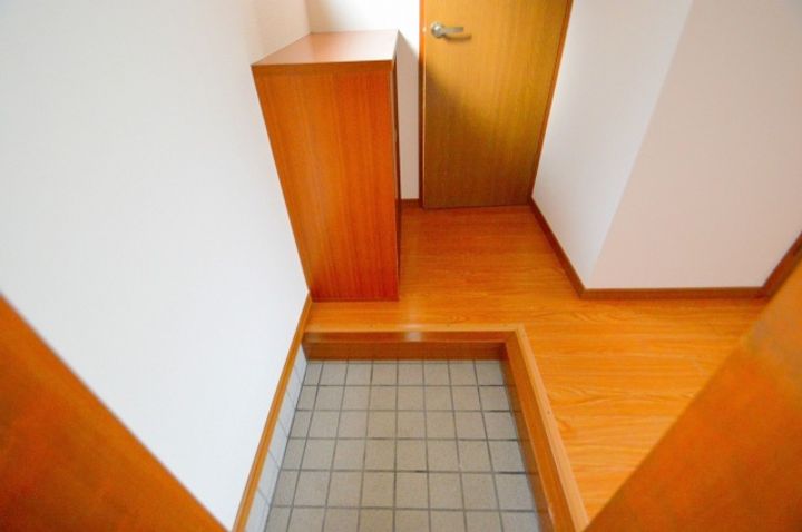 工谷マンションの玄関