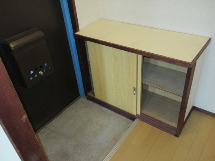 才賀コーポの玄関