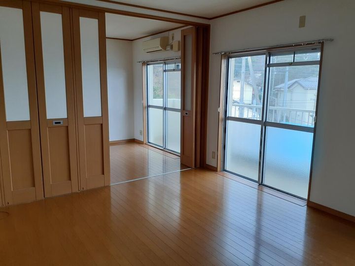 ソレイユ森合の居間