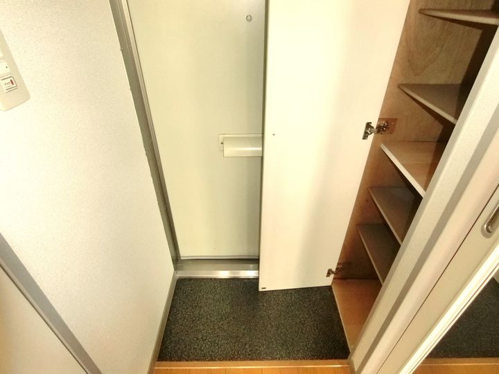 大阪府大阪市住吉区遠里小野1(マンション)の賃貸物件の玄関