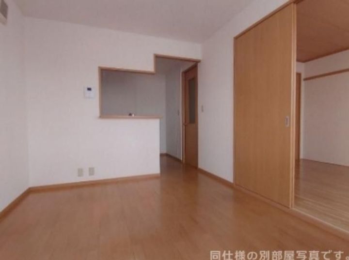 フラワーガーデン川木谷 Cの居間