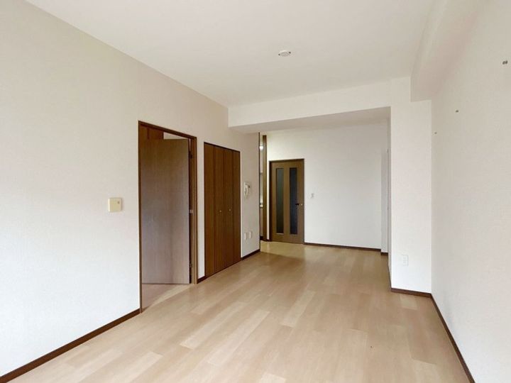 東京都渋谷区神泉町(マンション)の賃貸物件の居間