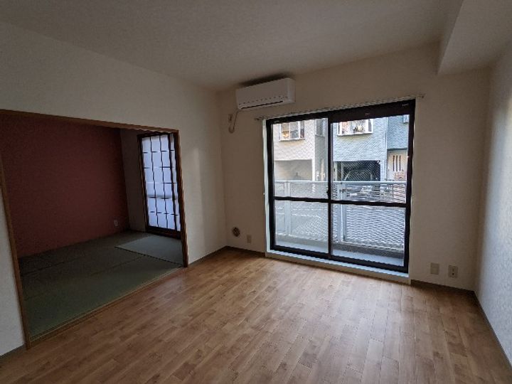 サンヒルズ上大岡 B棟の居間