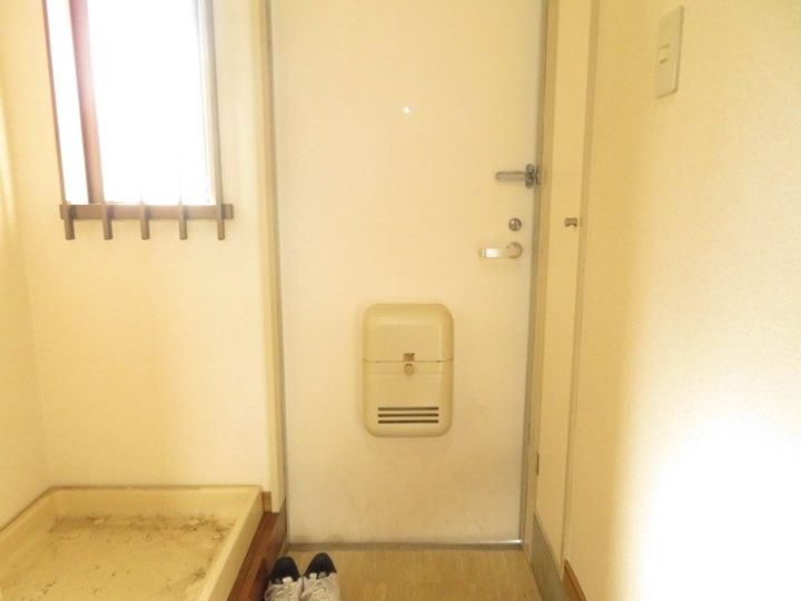 第2KMハイツの玄関