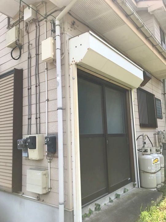 野津田町アパートの玄関