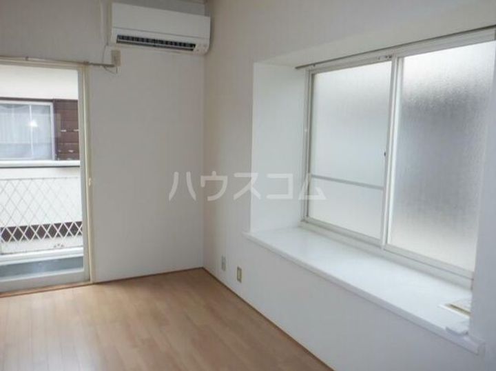 シャトレ東林間の居間