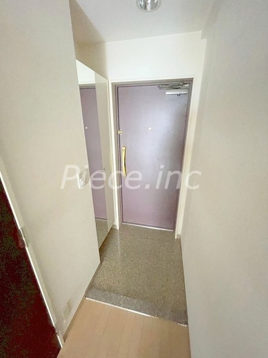 クラウンハイム本町EASTの玄関