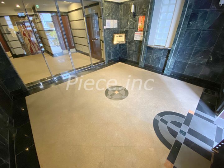 クラウンハイム本町EASTの地図