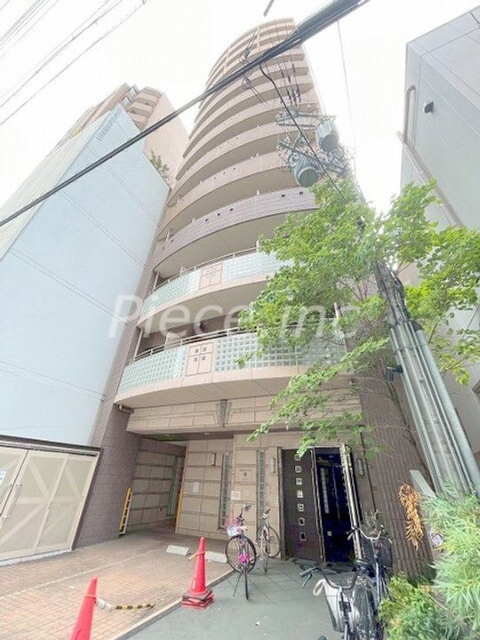 クラウンハイム本町EASTの外観