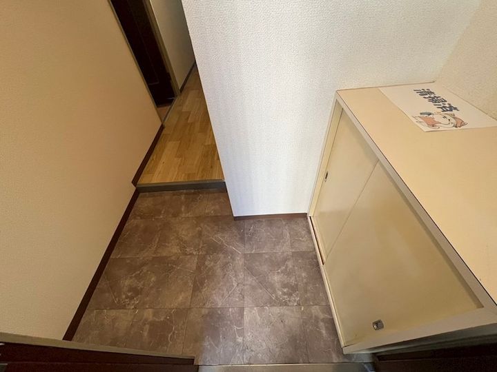 ホープマンションの玄関