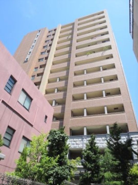 プレサンス泉セントマークの外観