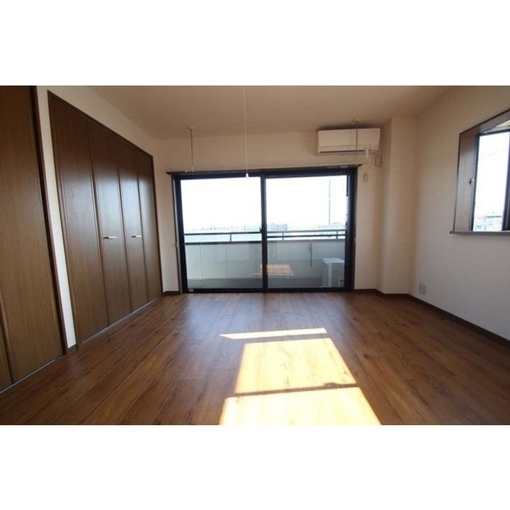 若建ビルの内装