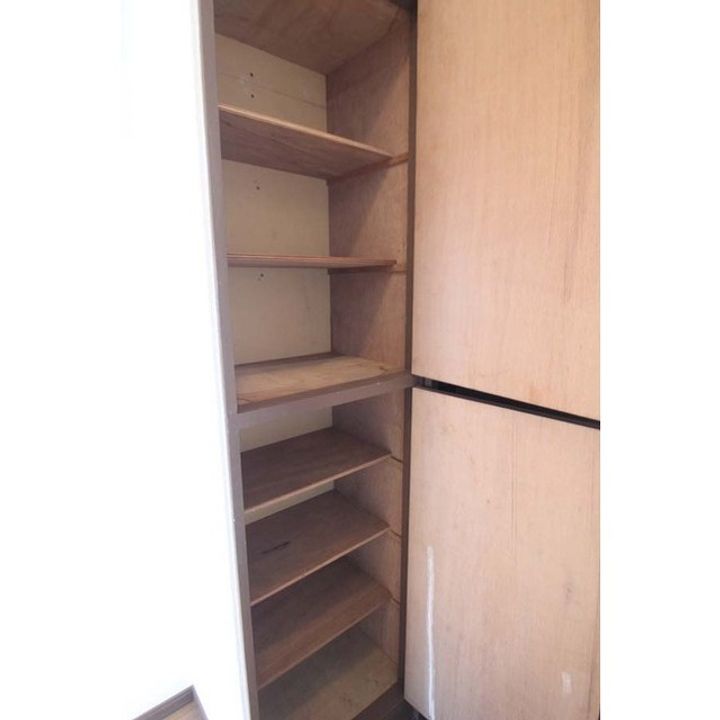 若建ビルの内装