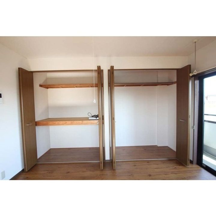 若建ビルの内装