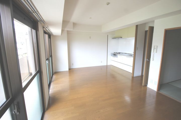 大阪府吹田市上山手町(マンション)の賃貸物件の居間
