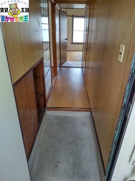 岩間アパートの玄関