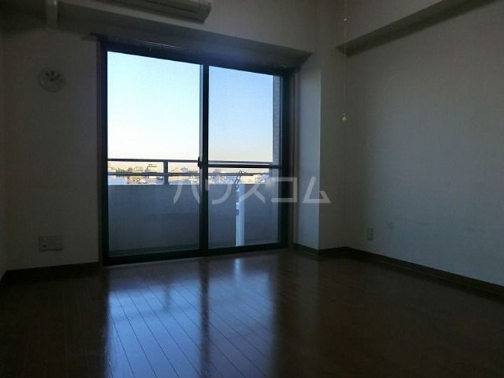 コアパレス常葉6の居間